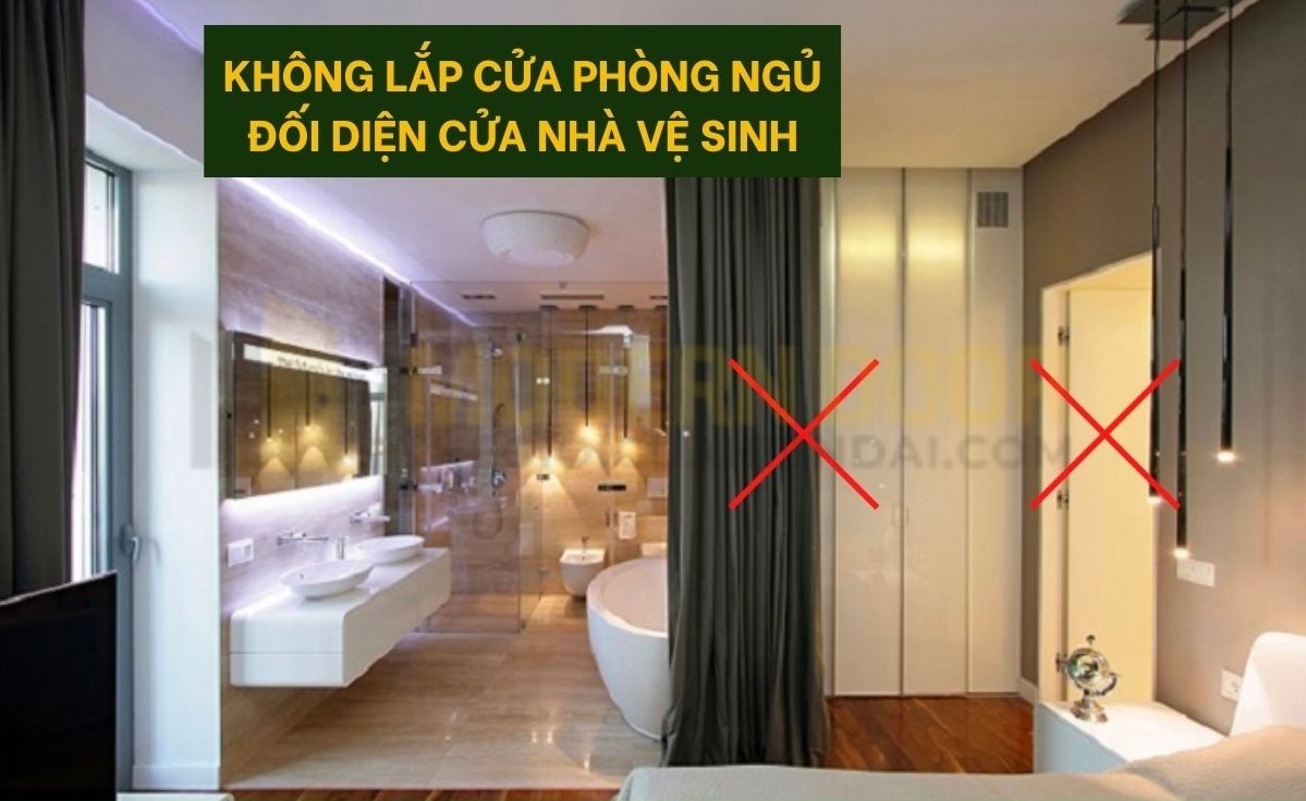 Cửa phòng ngủ đối diện nhà vệ sinh